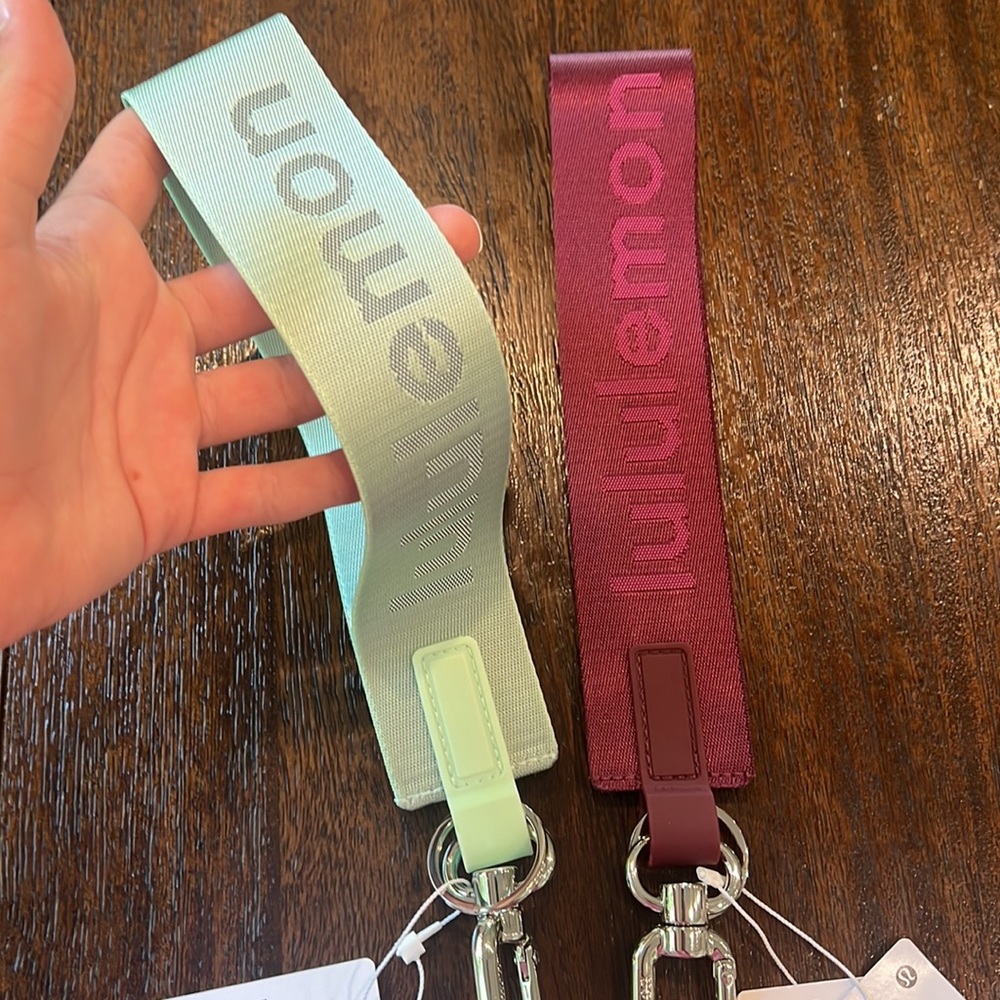 🩵🩷Lululemon Never Lost Keychain Bundle of 2!! Sonic Pink and Mint Moment!🩷🩵 - Picture 6 of 6